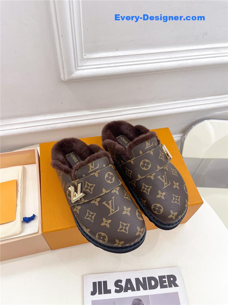 l0vis Vvtt0n lv bread mules wool slippers