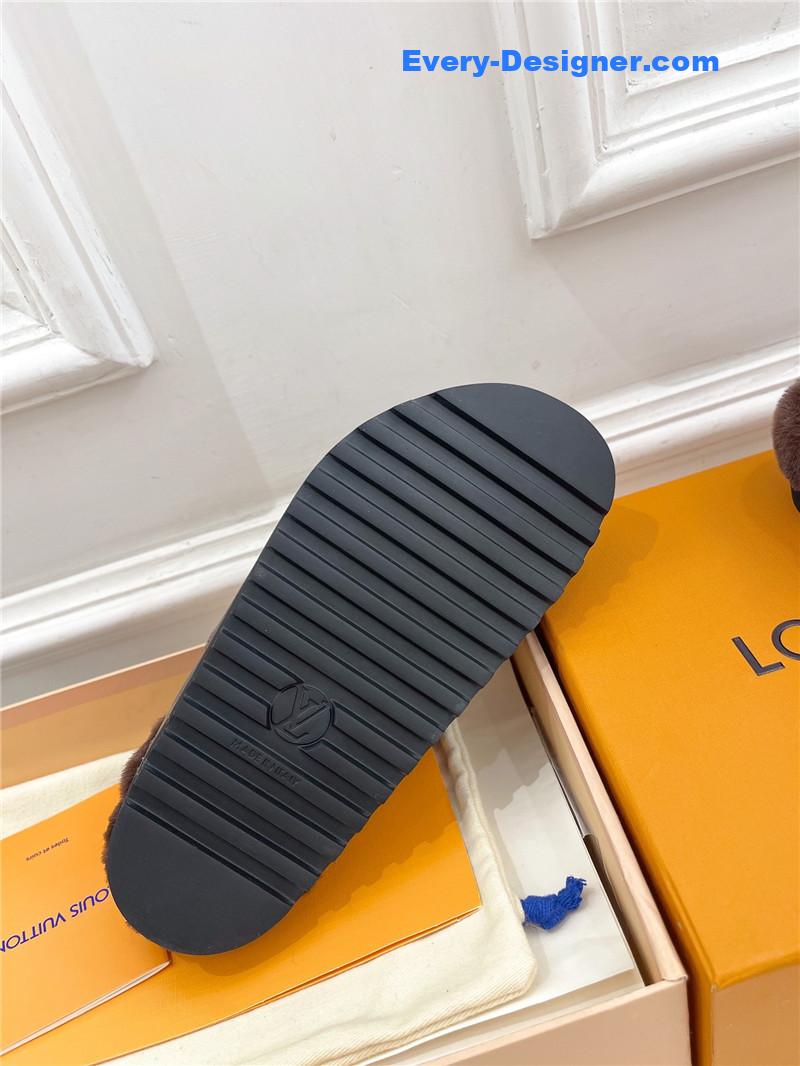 l0vis Vvtt0n lv bread mules wool slippers