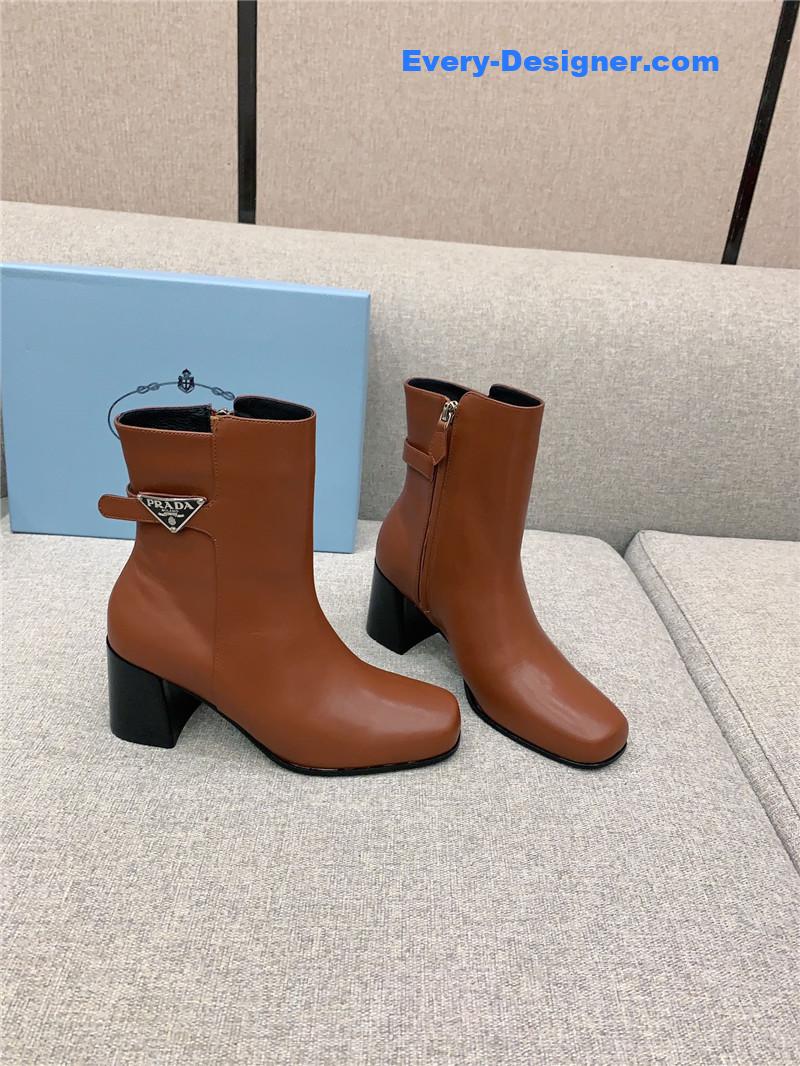 Pra*a new triangle high heel boots