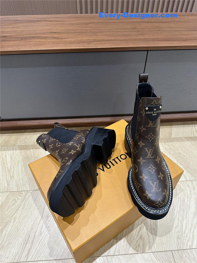 l0vis Vvtt0n lv classic elastic and nude boots