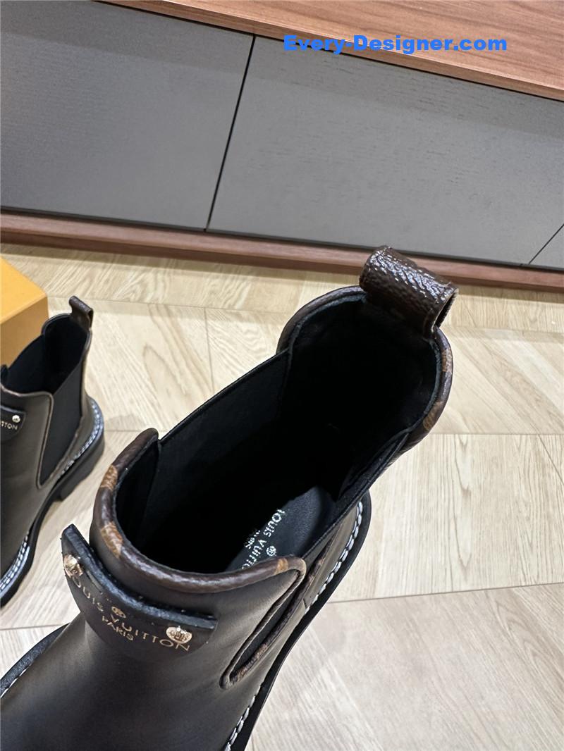 l0vis Vvtt0n lv classic elastic and nude boots
