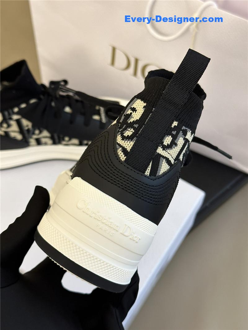 D10r classic flyknit sneakers