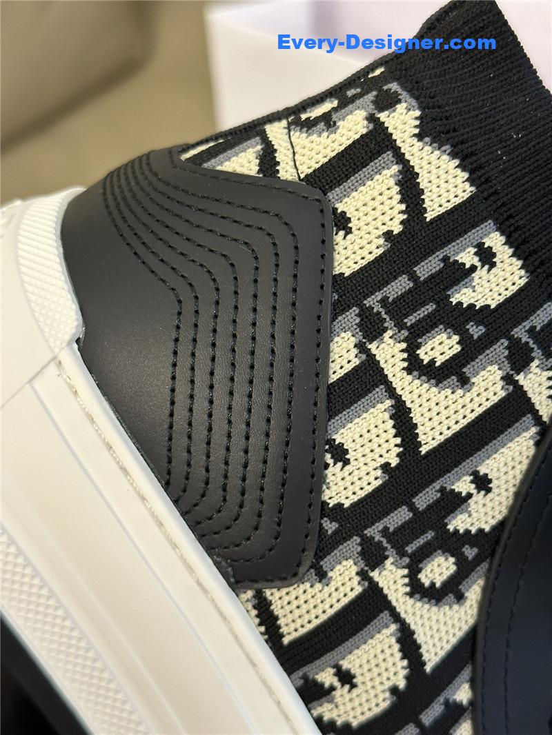 D10r classic flyknit sneakers