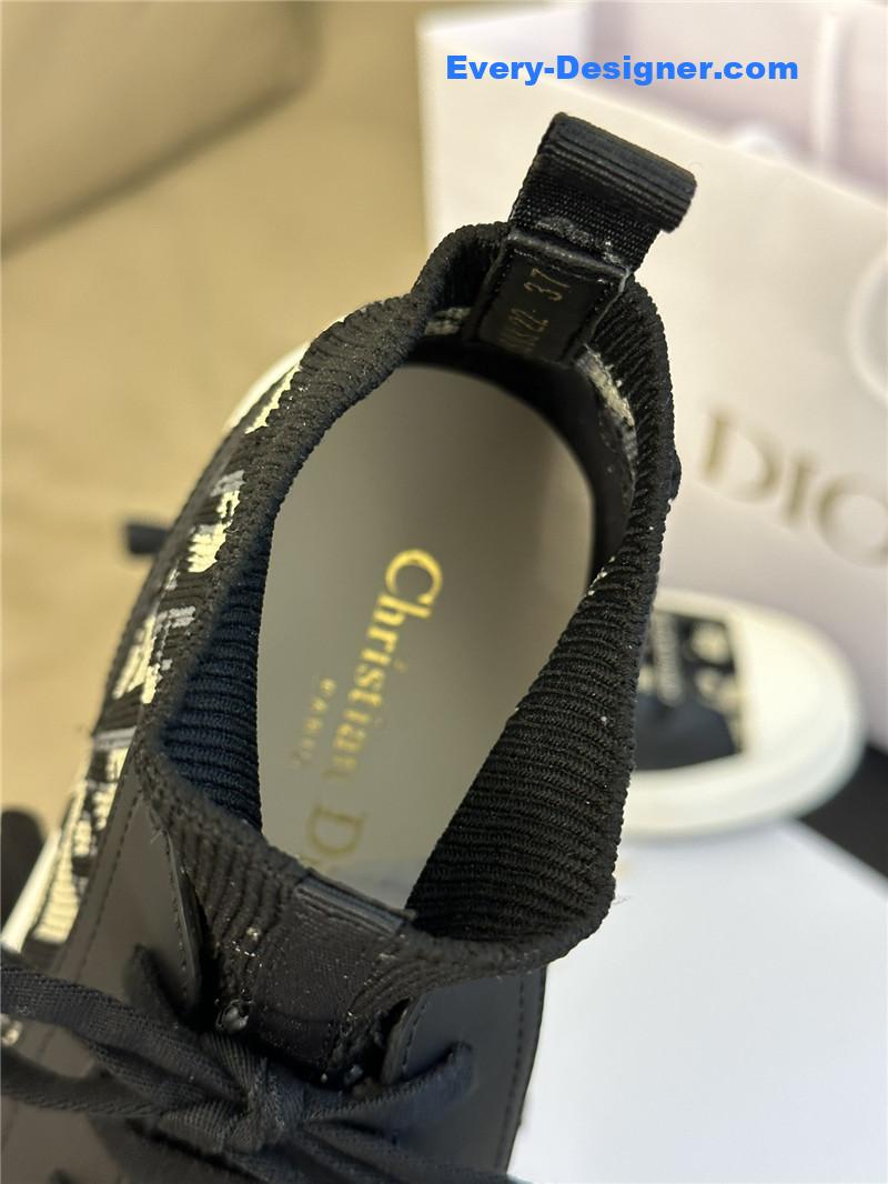 D10r classic flyknit sneakers