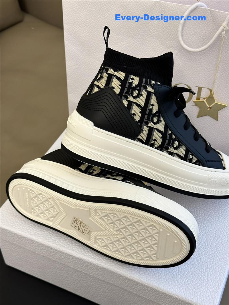 D10r classic flyknit sneakers