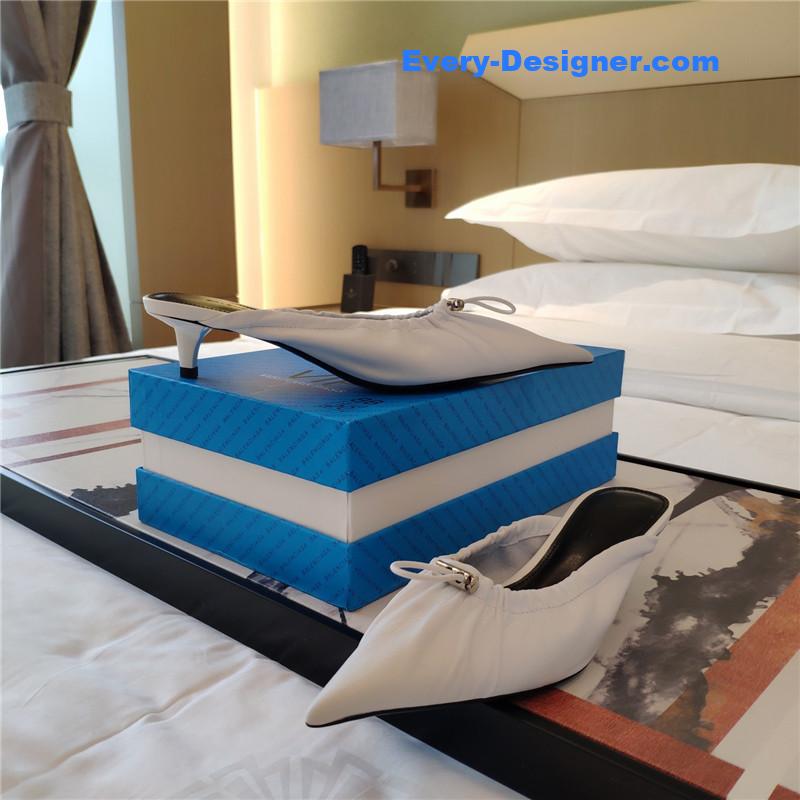 Ba1en*iaga’s new knife-heel kitten-heel elastic cuffed shoes