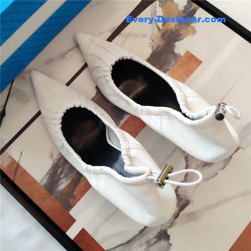 Ba1en*iaga’s new knife-heel kitten-heel elastic cuffed shoes