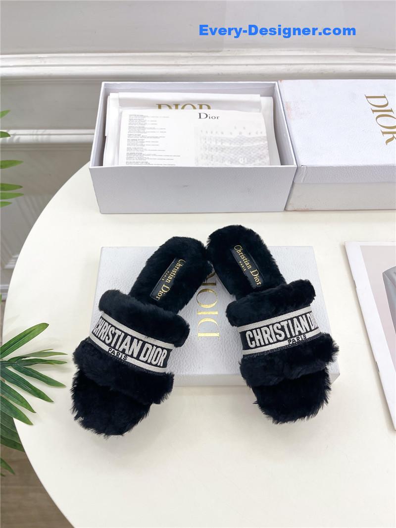 D10r classic embroidered wool slippers