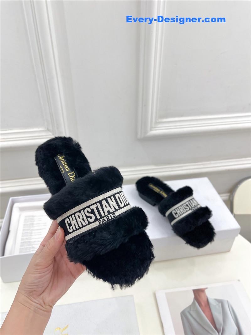 D10r classic embroidered wool slippers