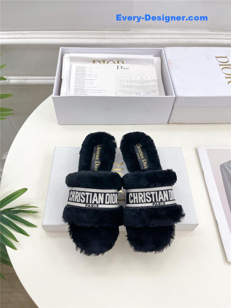 D10r classic embroidered wool slippers