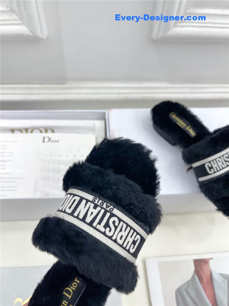 D10r classic embroidered wool slippers