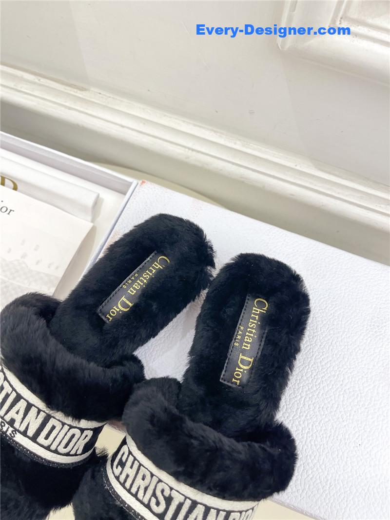 D10r classic embroidered wool slippers