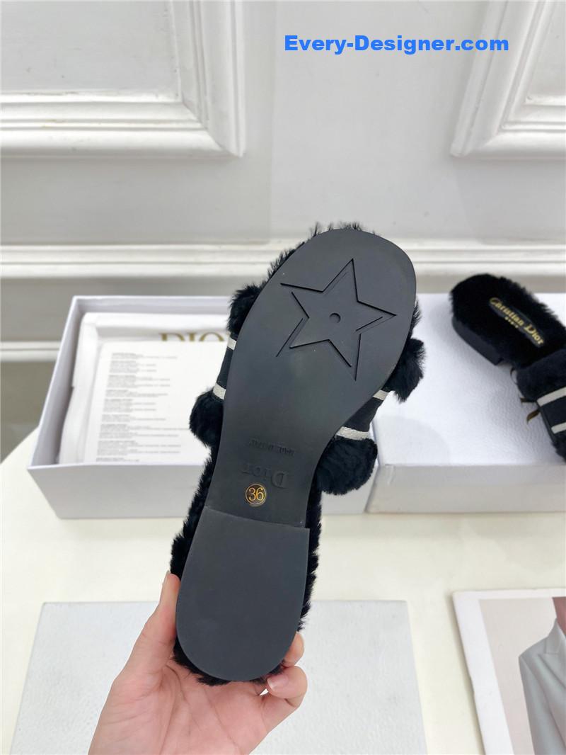 D10r classic embroidered wool slippers