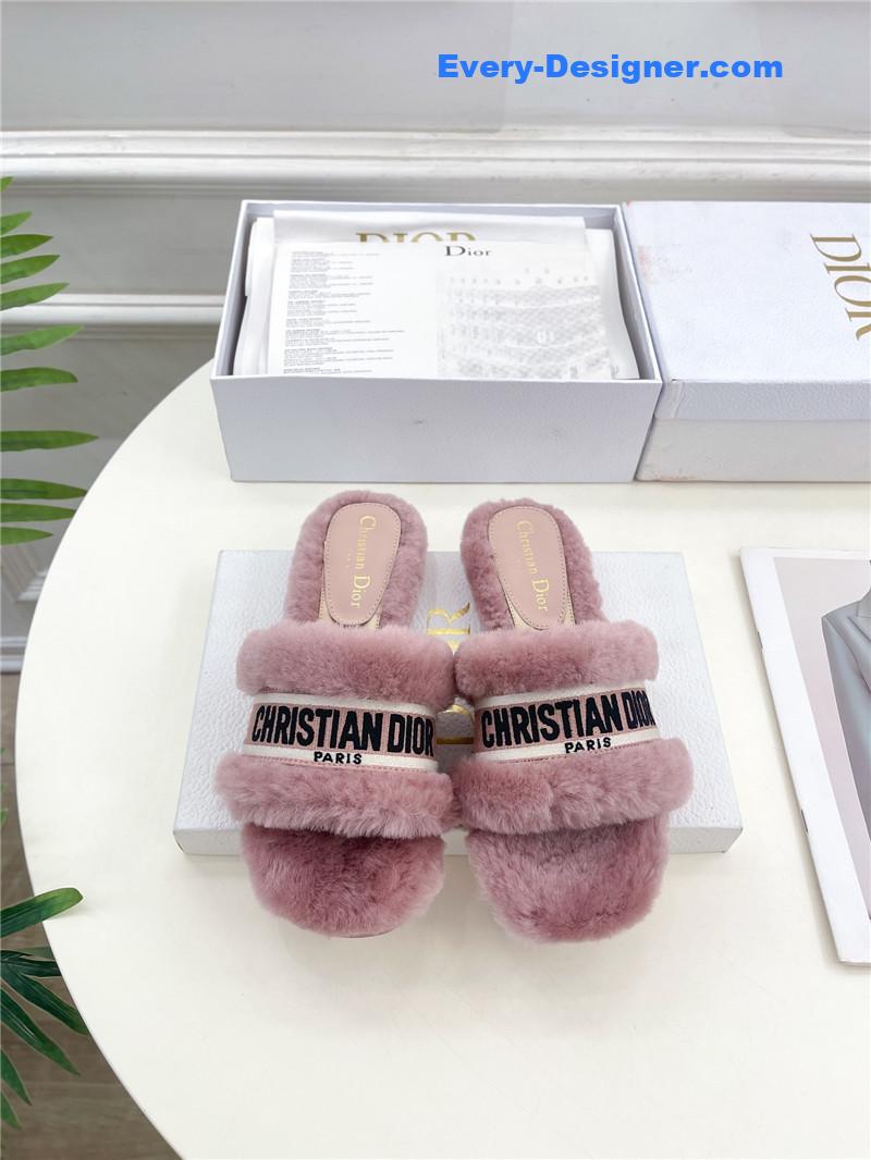 D10r classic embroidered wool slippers