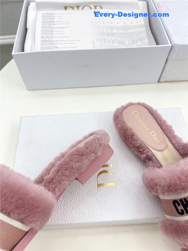 D10r classic embroidered wool slippers