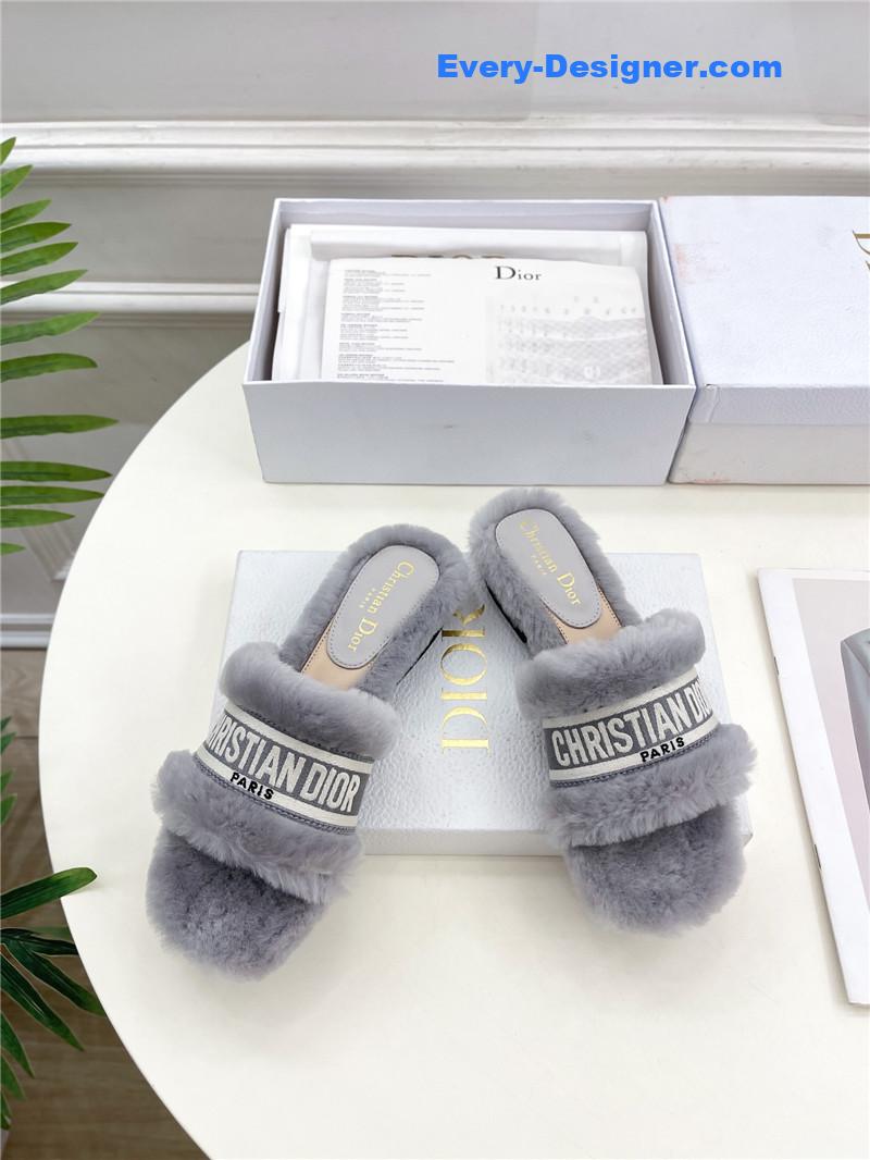 D10r classic embroidered wool slippers