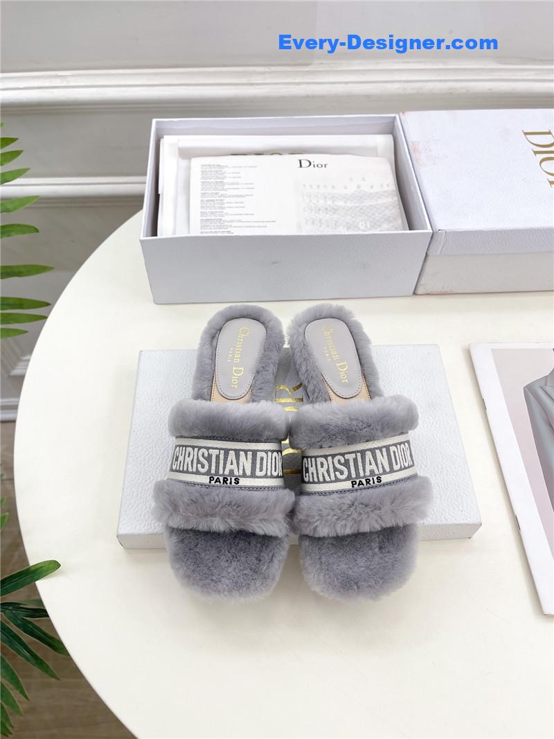 D10r classic embroidered wool slippers
