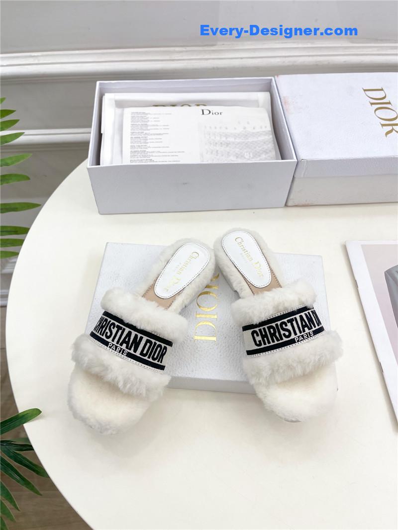 D10r classic embroidered wool slippers