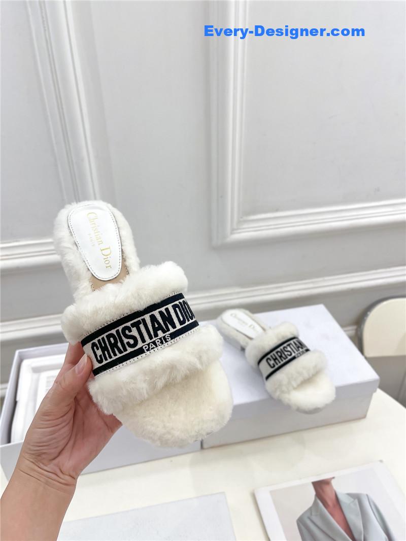 D10r classic embroidered wool slippers