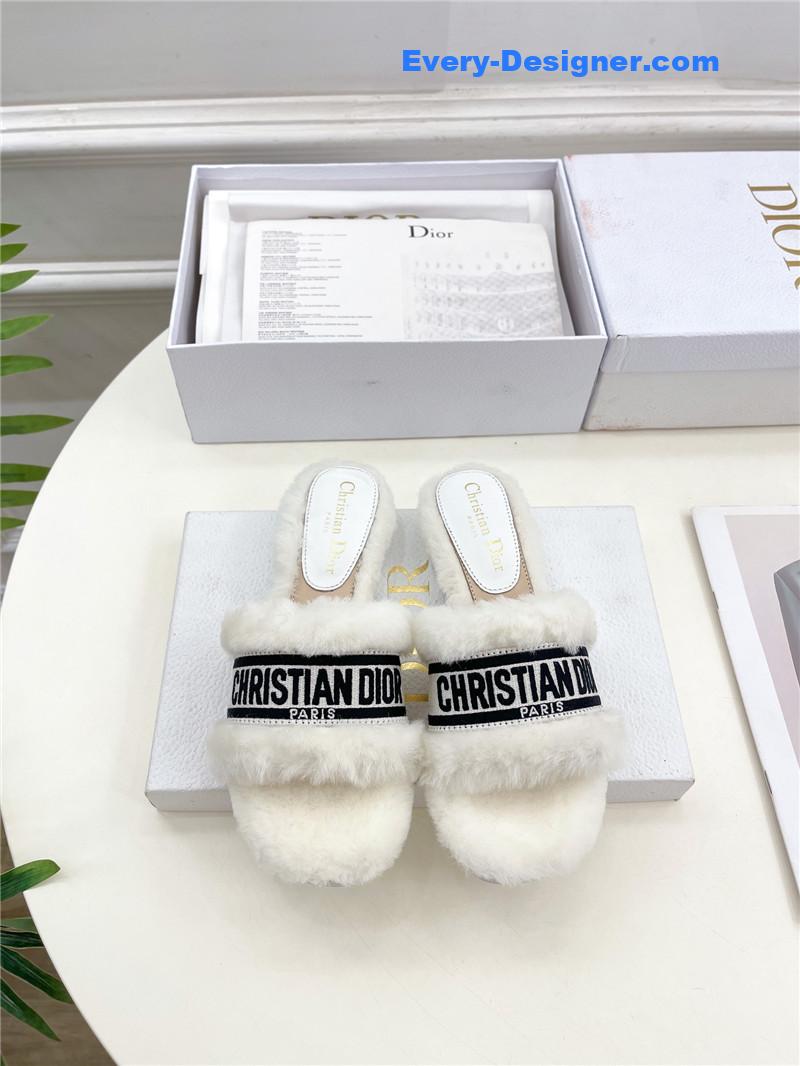 D10r classic embroidered wool slippers