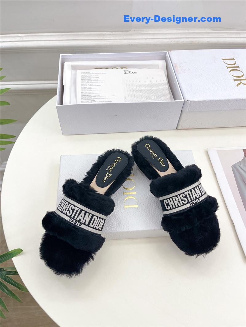 D10r classic embroidered wool slippers