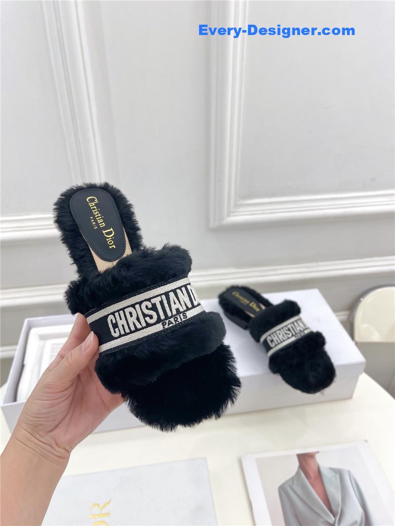 D10r classic embroidered wool slippers