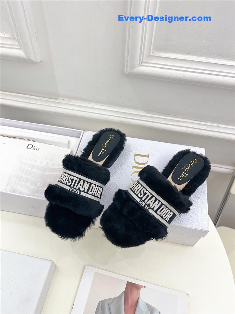 D10r classic embroidered wool slippers