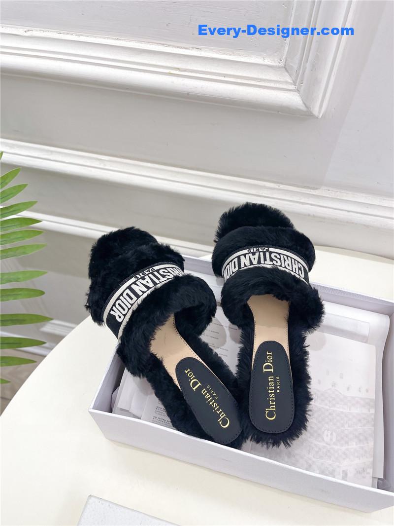 D10r classic embroidered wool slippers