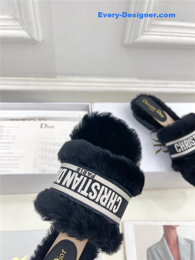 D10r classic embroidered wool slippers