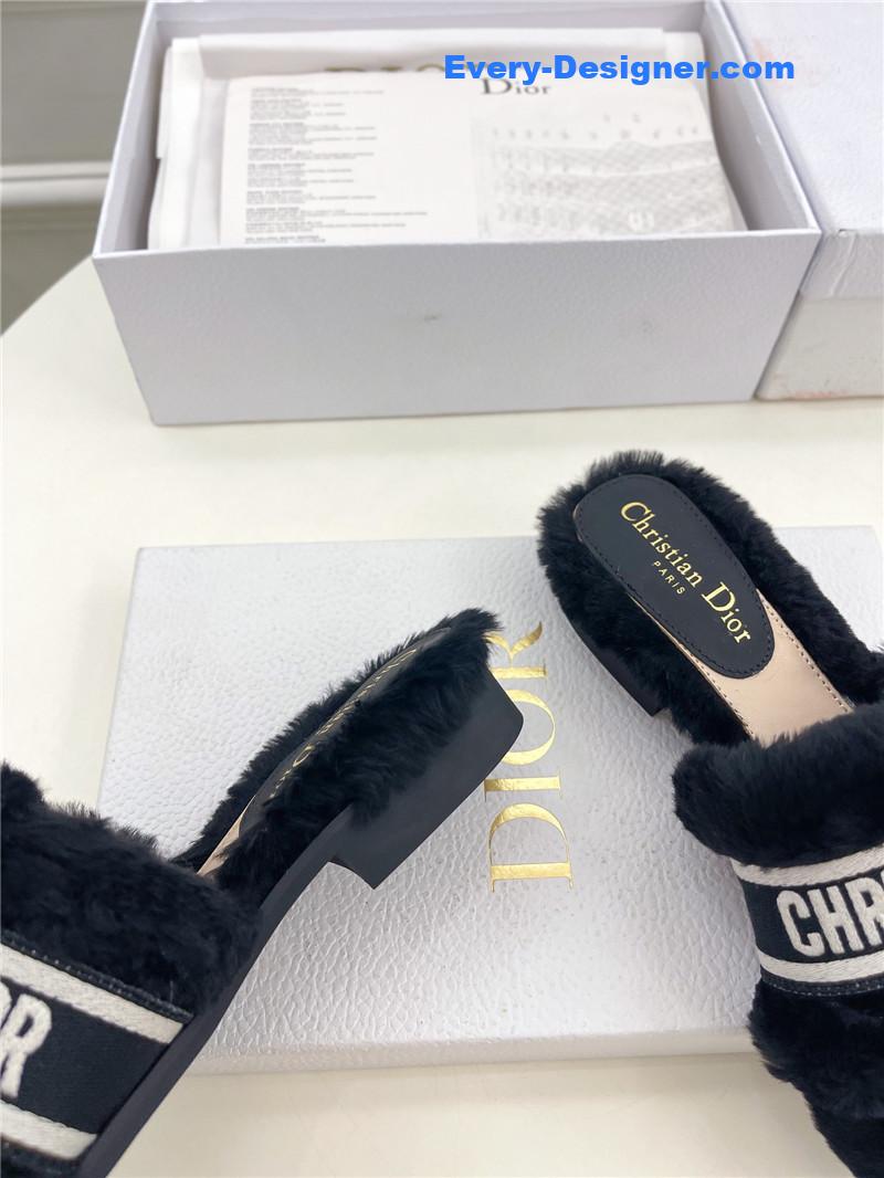 D10r classic embroidered wool slippers