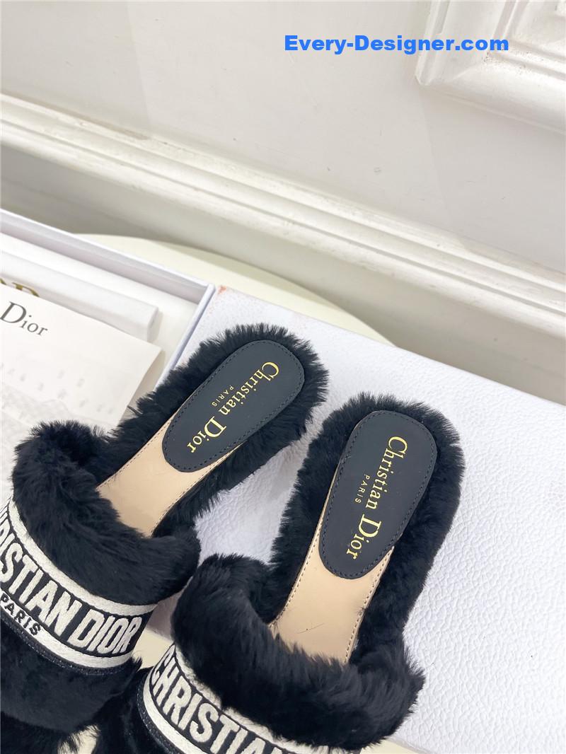 D10r classic embroidered wool slippers