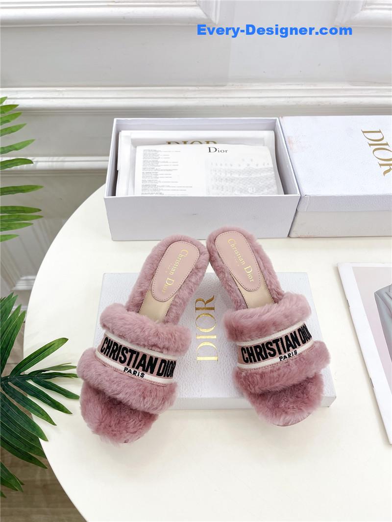 D10r classic embroidered wool slippers