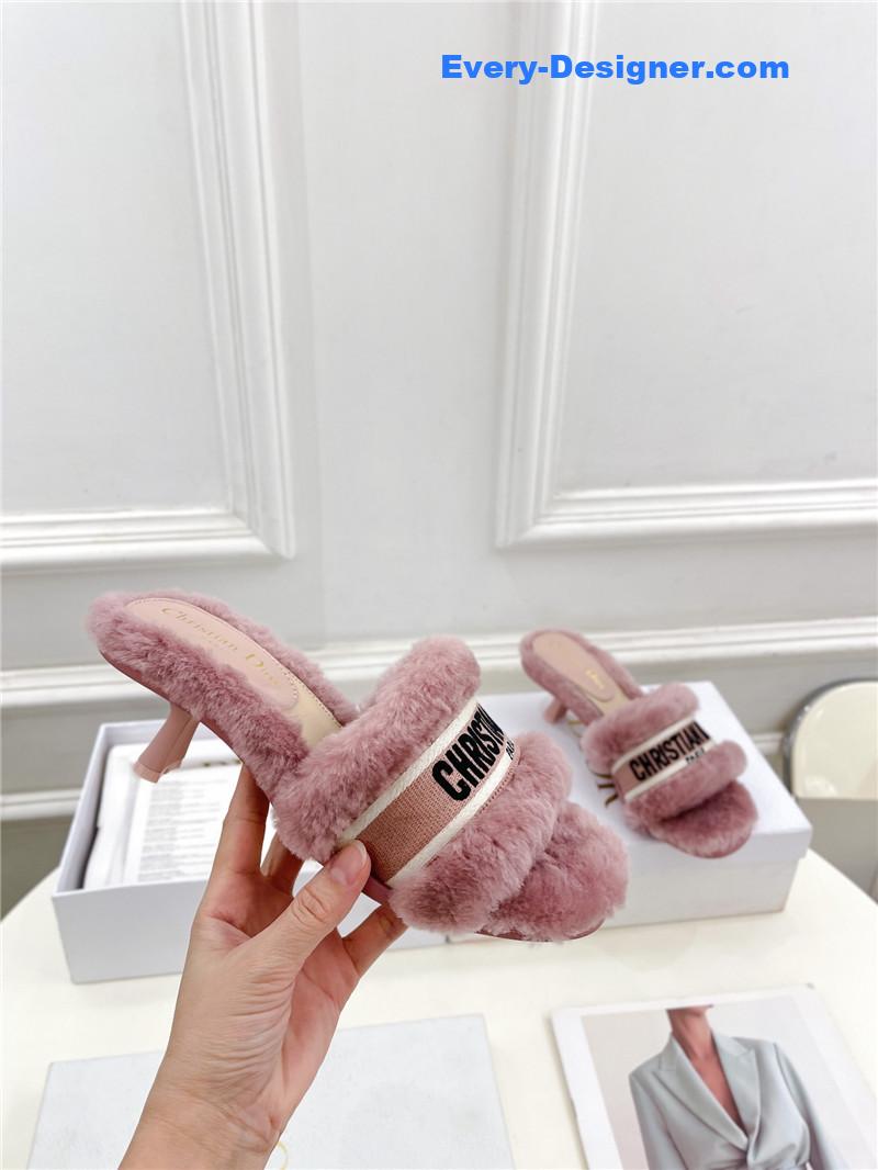 D10r classic embroidered wool slippers