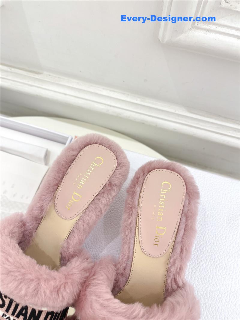 D10r classic embroidered wool slippers