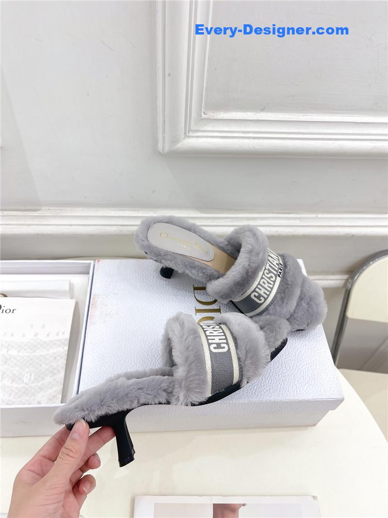 D10r classic embroidered wool slippers