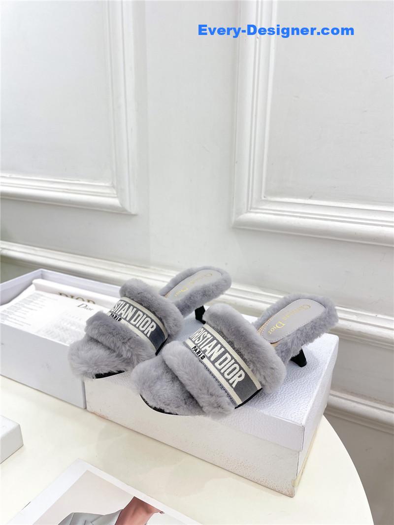 D10r classic embroidered wool slippers