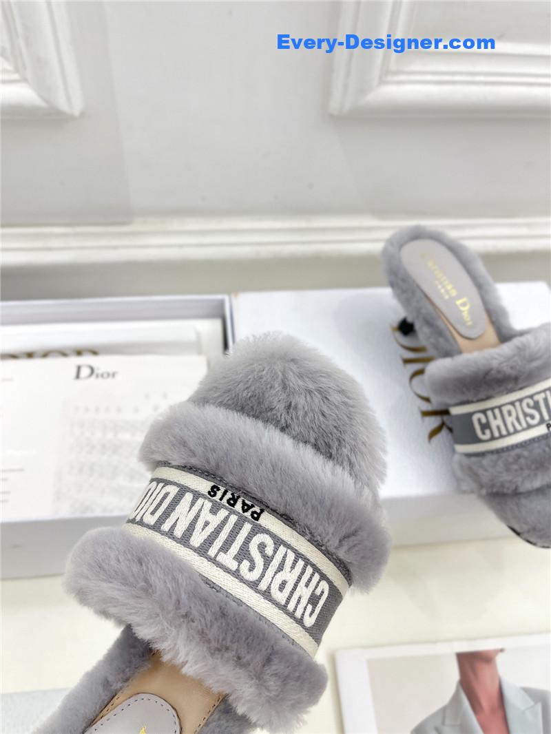 D10r classic embroidered wool slippers