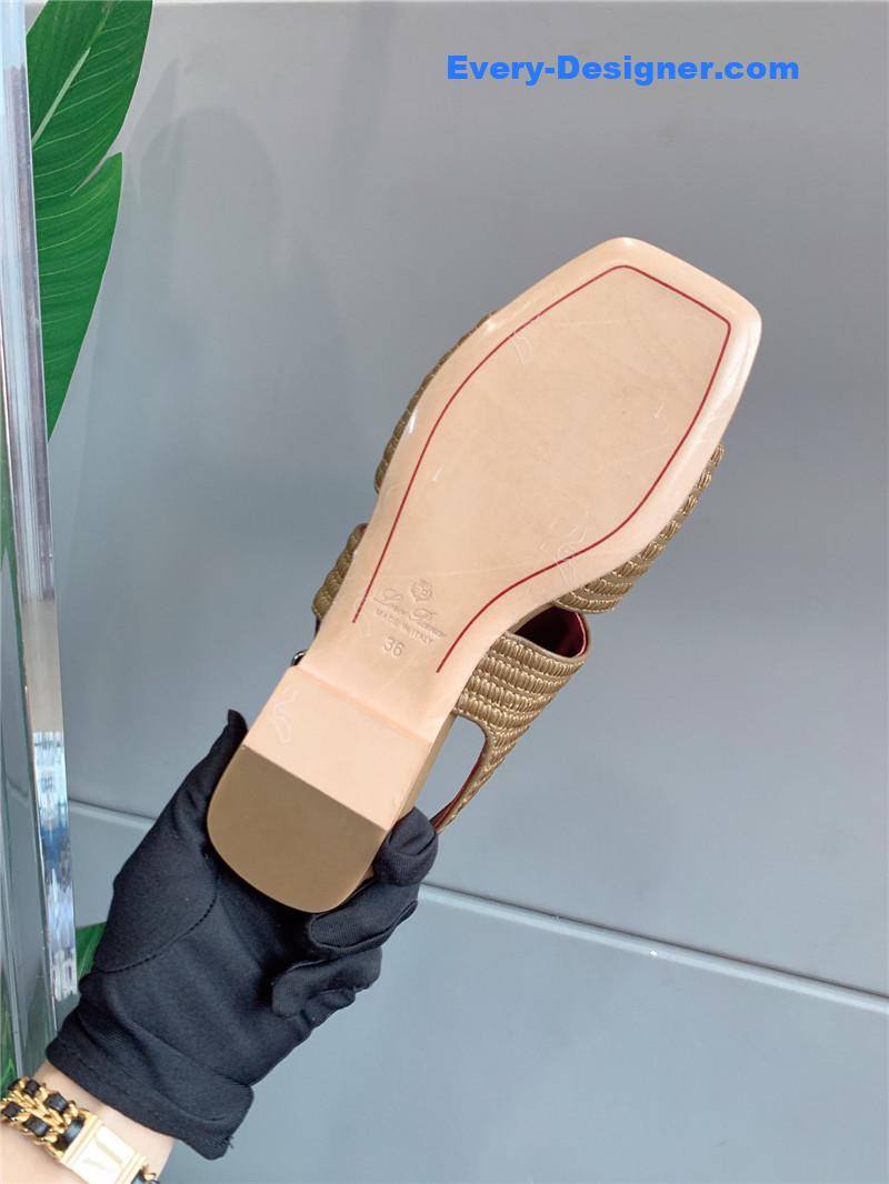 L0r0 P1ana’s new flat sandals