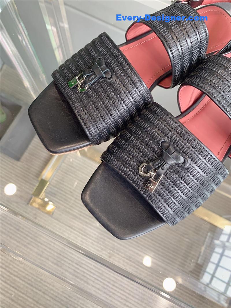 L0r0 P1ana’s new flat sandals