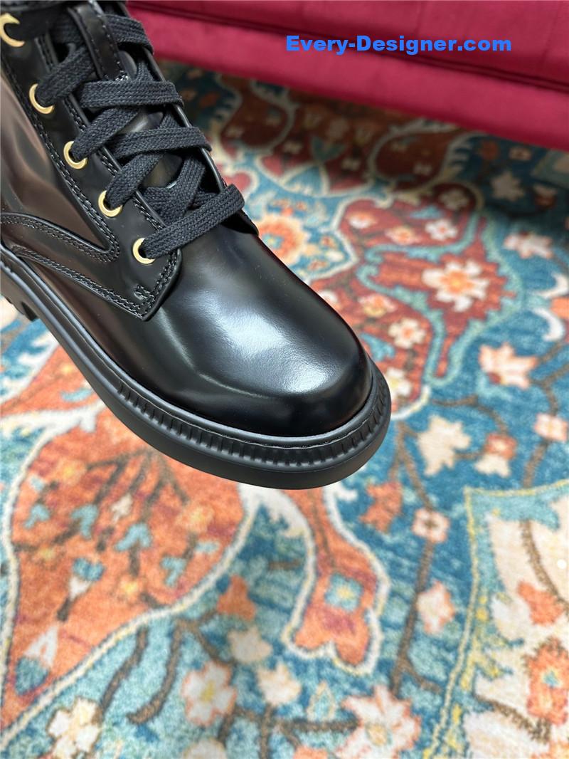 F**di new presbyopia lace-up martin boots