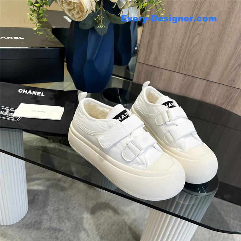 Chanel new low top thick lace bread shoes