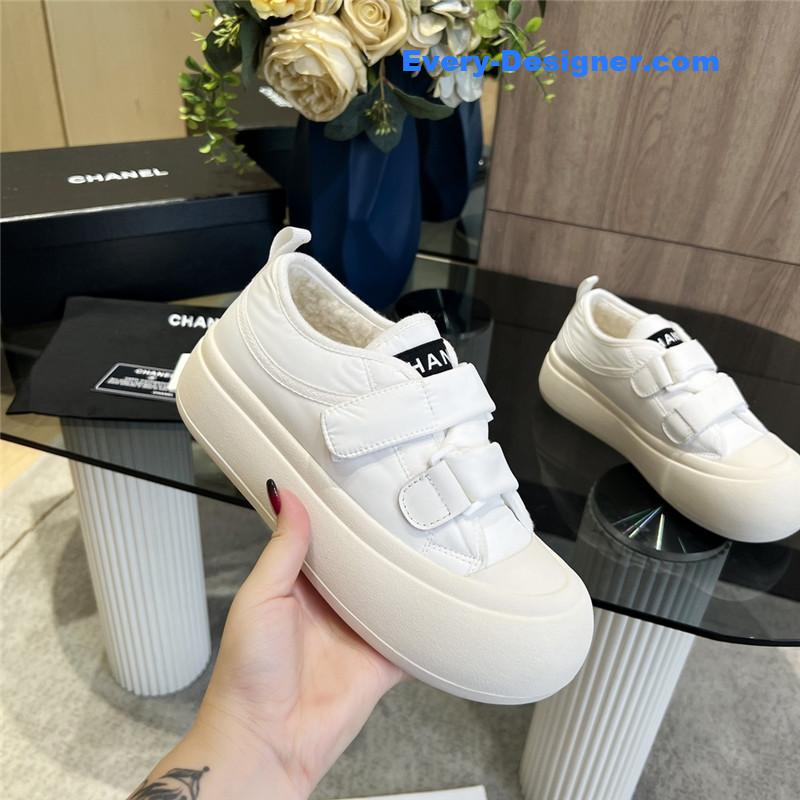 Chanel new low top thick lace bread shoes