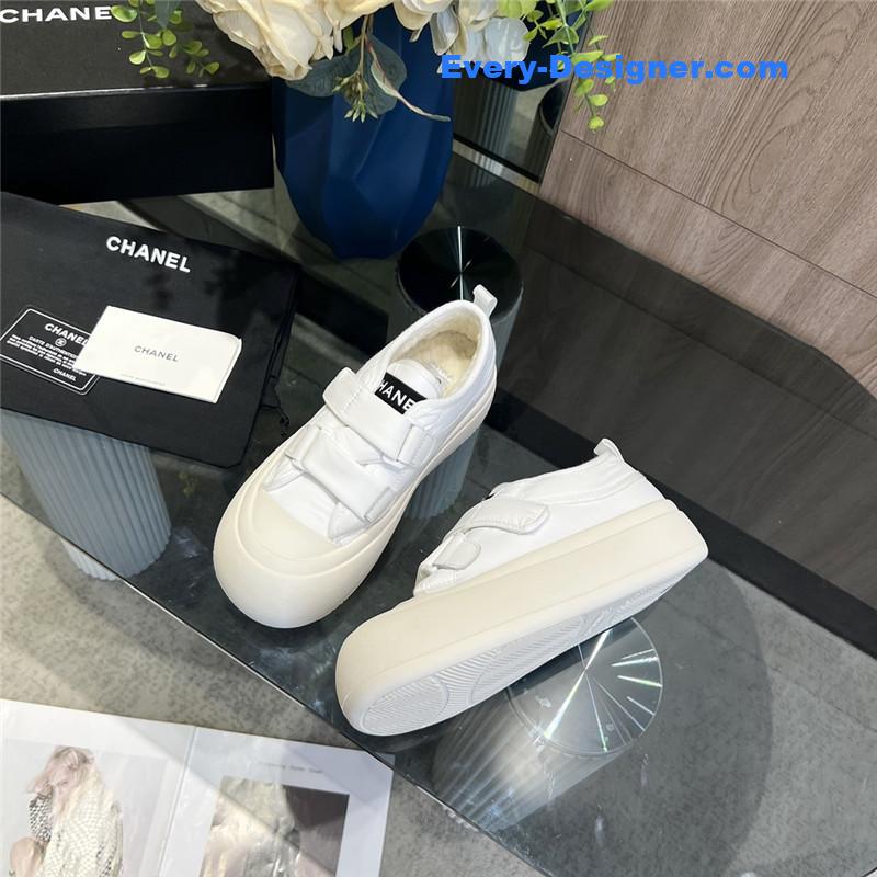 Chanel new low top thick lace bread shoes