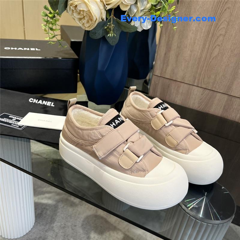 Chanel new low top thick lace bread shoes