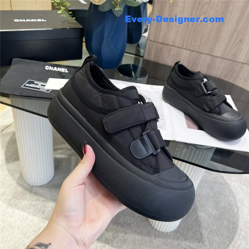 Chanel new low top thick lace bread shoes
