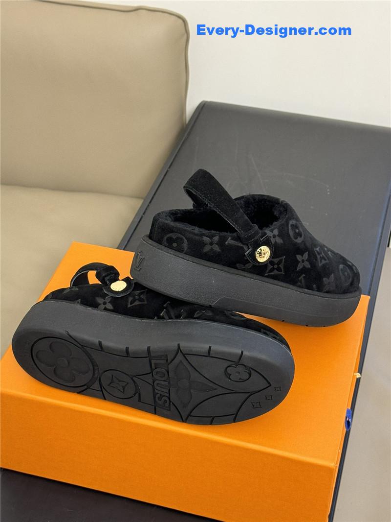 l0vis Vvtt0n lv platform slippers