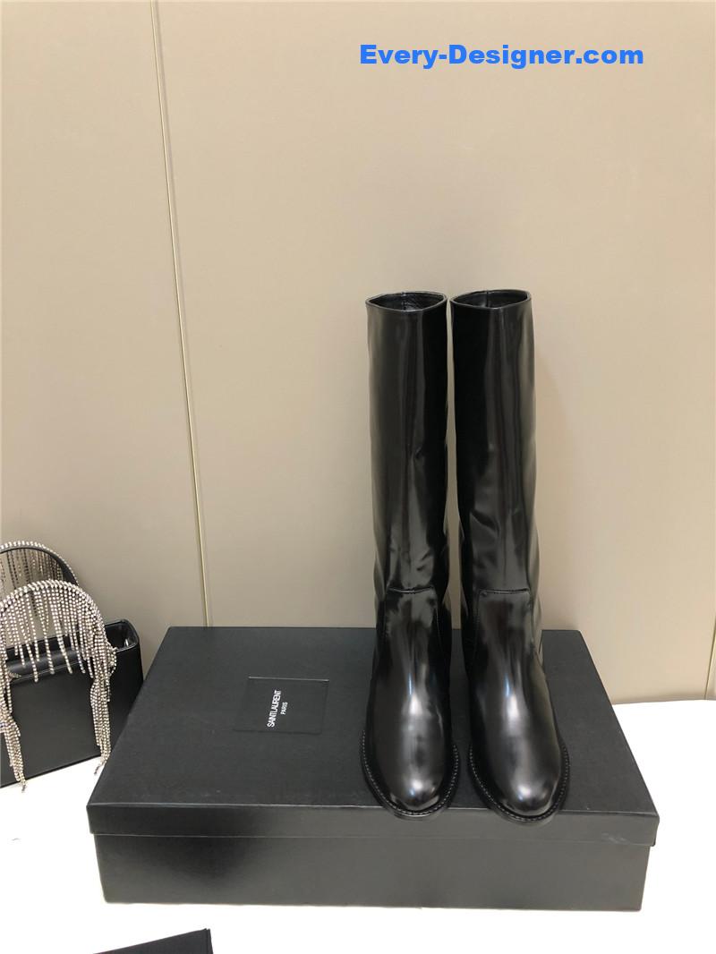 Sa1nt Lau*nt hunt boots in glazed leather