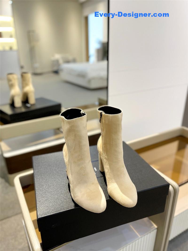 Sa1nt Lau*nt beige heel suede boots