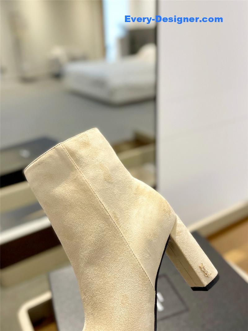 Sa1nt Lau*nt beige heel suede boots