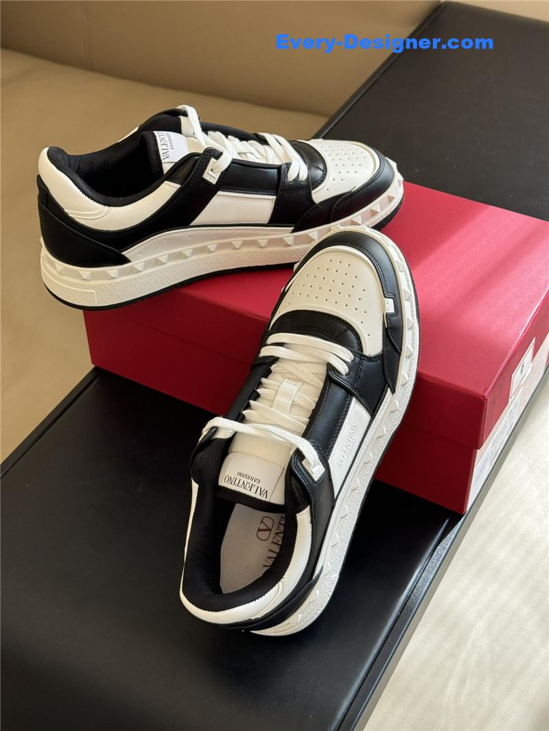 Va1e*ntin0 couple sneakers